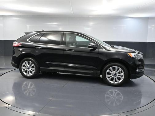 AGATE BLACK METALLIC 2022 Ford Edge Titanium