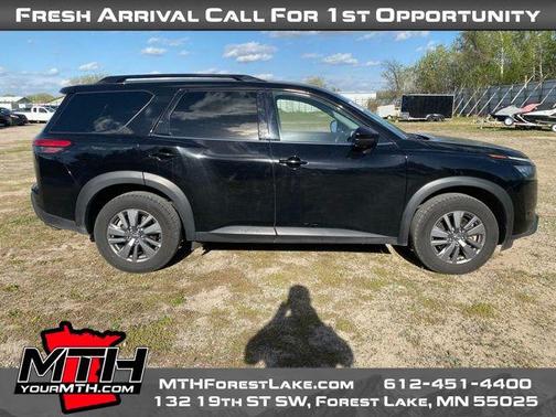 Super Black 2024 Nissan Pathfinder SV FWD