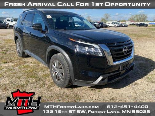 Super Black 2024 Nissan Pathfinder SV FWD