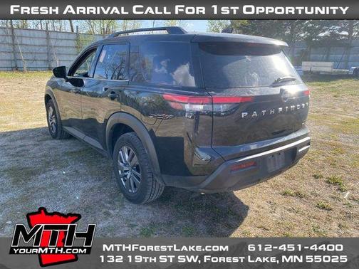 Super Black 2024 Nissan Pathfinder SV FWD