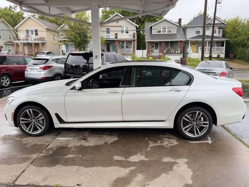 2016 BMW 750 i xDrive