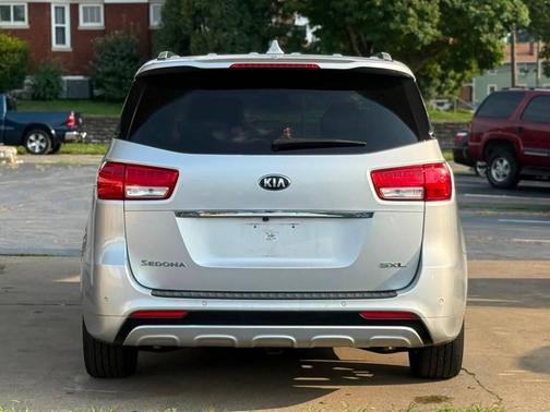Bright Silver Metallic 2016 Kia Sedona SX-L