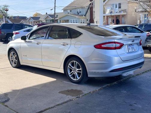2016 Ford Fusion Hybrid SE
