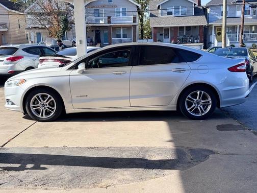 2016 Ford Fusion Hybrid SE
