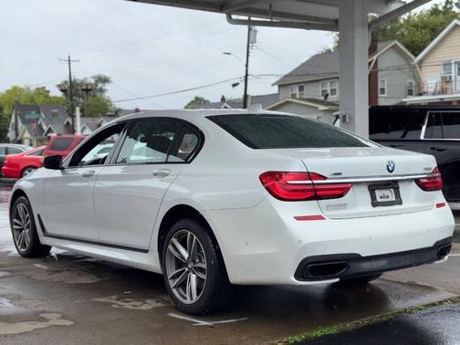 2016 BMW 750 i xDrive