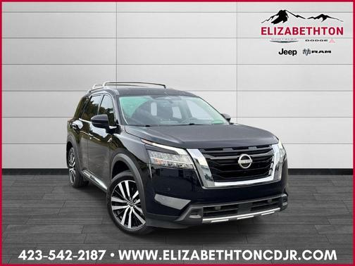 Black 2024 Nissan Pathfinder Platinum