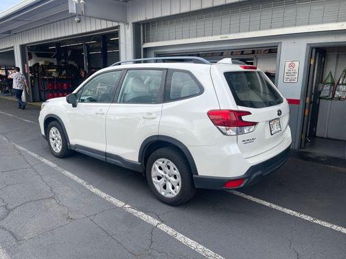Crystal White Pearl 2021 Subaru Forester Base
