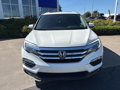 White Diamond Pearl 2017 Honda Pilot EX-L