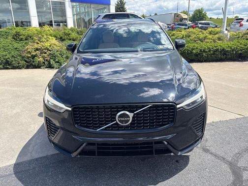 Onyx Black Metallic 2025 Volvo XC60 B5 Ultra
