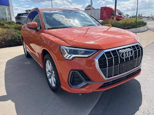 Pulse Orange 2025 Audi Q3 Premium 45 TFSI S line quattro Tiptronic