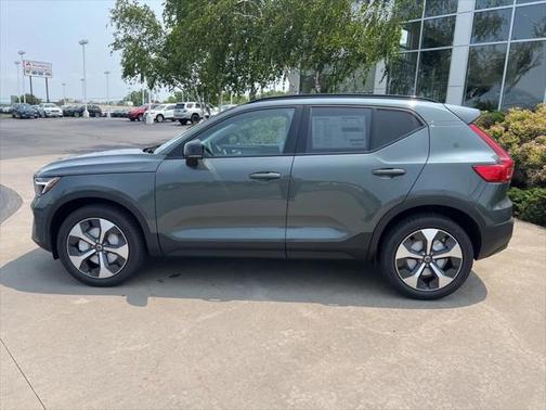 2026 Volvo XC40 B5 Plus