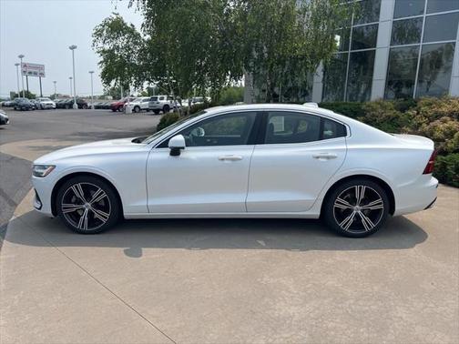 2022 Volvo S60 T5