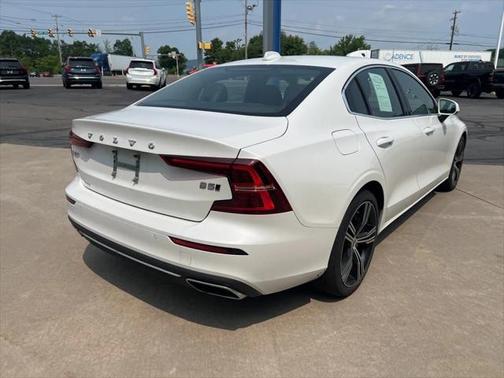 2022 Volvo S60 T5