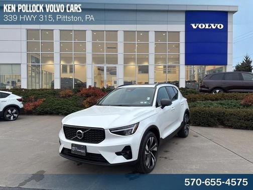 2025 Volvo XC40 B5 Plus Dark Theme