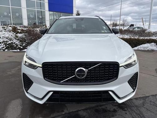 2024 Volvo XC60 B5 Ultimate Dark Theme