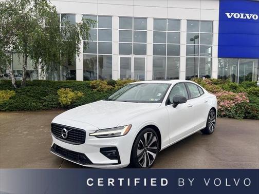 2022 Volvo S60 T5 Momentum