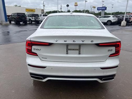 2022 Volvo S60 T5 Momentum