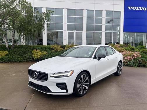 2022 Volvo S60 T5 Momentum