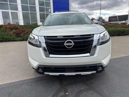 2022 Nissan Pathfinder SL 4WD