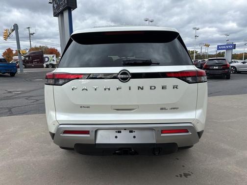 2022 Nissan Pathfinder SL 4WD