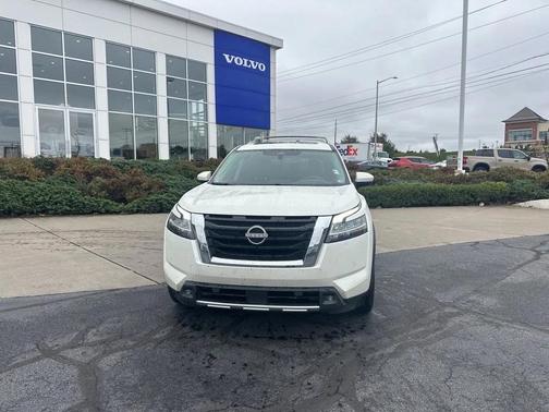 2022 Nissan Pathfinder SL 4WD