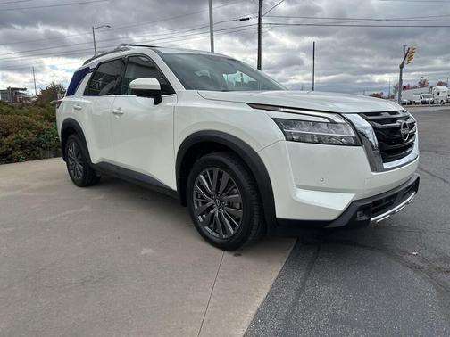 2022 Nissan Pathfinder SL 4WD
