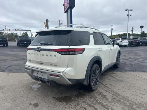 2022 Nissan Pathfinder SL 4WD