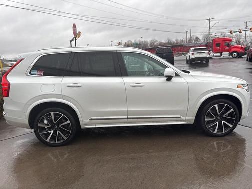 2023 Volvo XC90 B6 Plus 6-Seater
