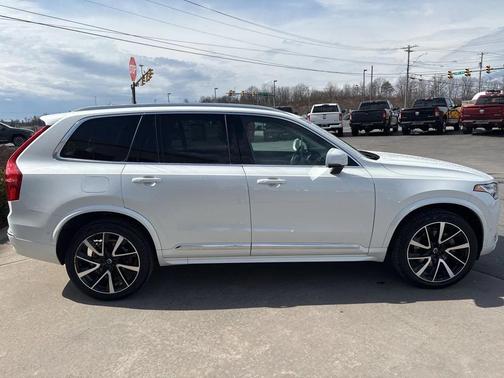 2023 Volvo XC90 B6 Plus 6-Seater