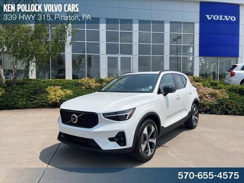 2025 Volvo XC40 B5 Plus Dark Theme