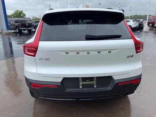 2025 Volvo XC40 B5 Plus Dark Theme