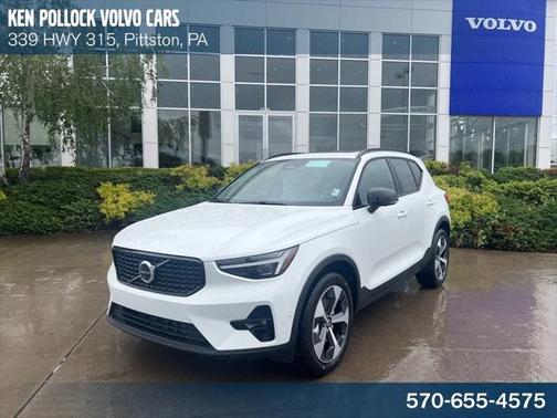 2025 Volvo XC40 B5 Plus Dark Theme