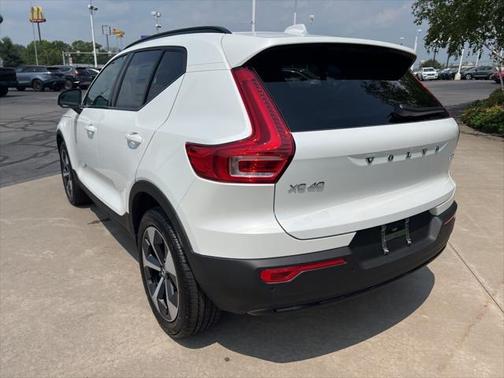 2025 Volvo XC40 B5 Plus Dark Theme