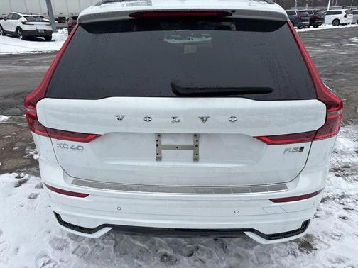 2026 Volvo XC60 B5 Plus