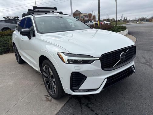 Crystal White Metallic 2026 Volvo XC60 B5 Plus