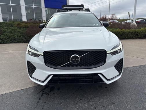 Crystal White Metallic 2026 Volvo XC60 B5 Plus