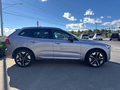 Aurora Silver 2026 Volvo XC60 B5 Plus
