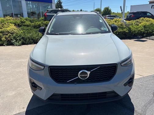 Vapour Grey Metallic 2026 Volvo XC40 Plus, B5 AWD Gas (mild hybrid), Dark