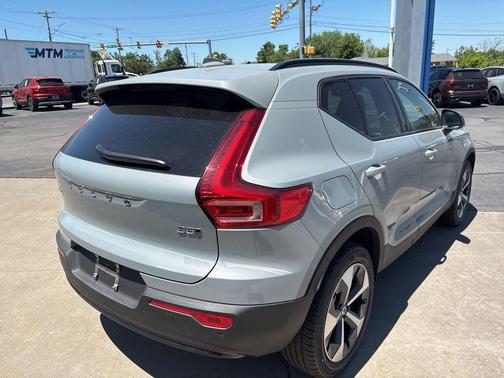 Vapour Grey Metallic 2026 Volvo XC40 Plus, B5 AWD Gas (mild hybrid), Dark
