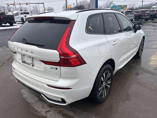 2025 Volvo XC60 B5 Core