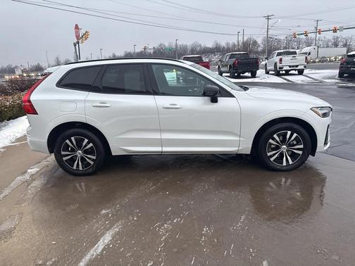 2025 Volvo XC60 B5 Core