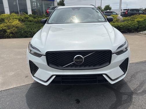 Crystal White Metallic 2026 Volvo XC60 B5 Ultra