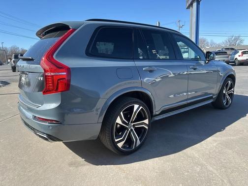 2020 Volvo XC90 T6 R-Design