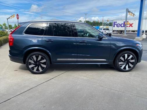 2025 Volvo XC90 Plug-In Hybrid Plus
