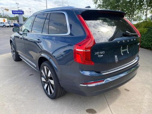 2025 Volvo XC90 Plug-In Hybrid Plus