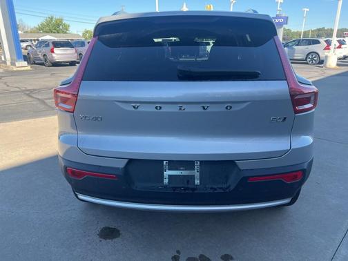 2025 Volvo XC40 B5 Plus Bright Theme