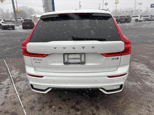 2025 Volvo XC60 B5 Plus