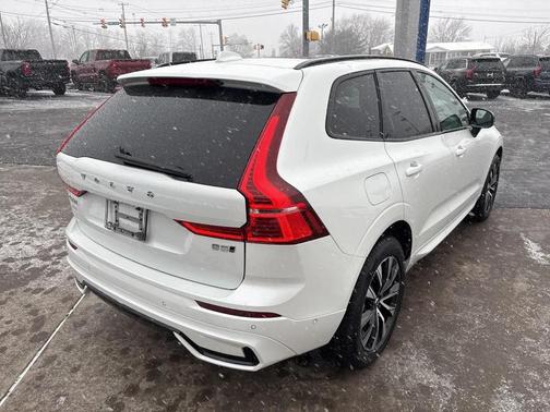 2025 Volvo XC60 B5 Plus