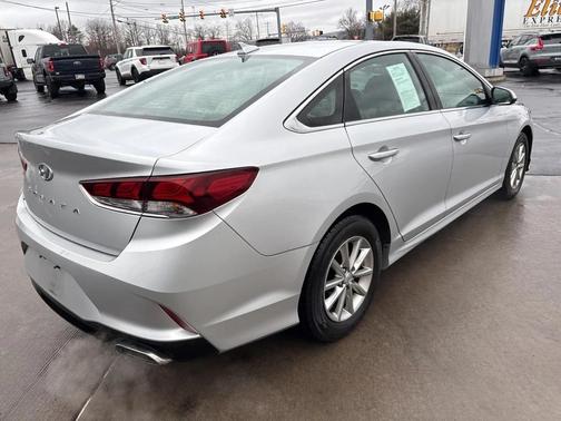 2018 Hyundai SONATA SE