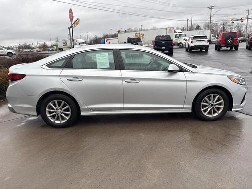 2018 Hyundai SONATA SE